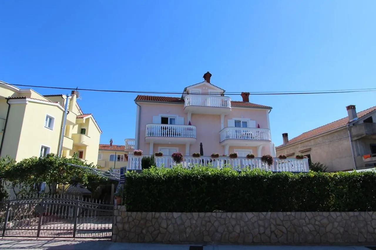 Guest house Apartments Ravlic Ana Malinska Croatia
