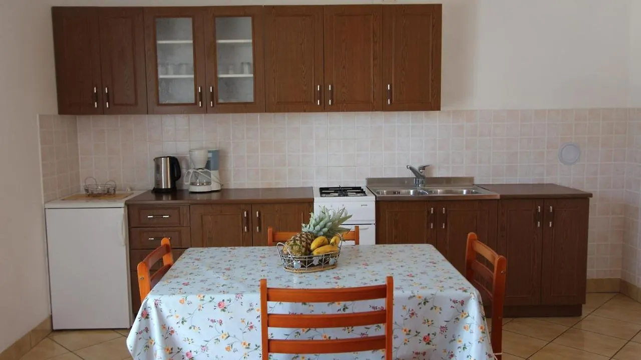 Guest house Apartments Ravlic Ana Malinska Croatia