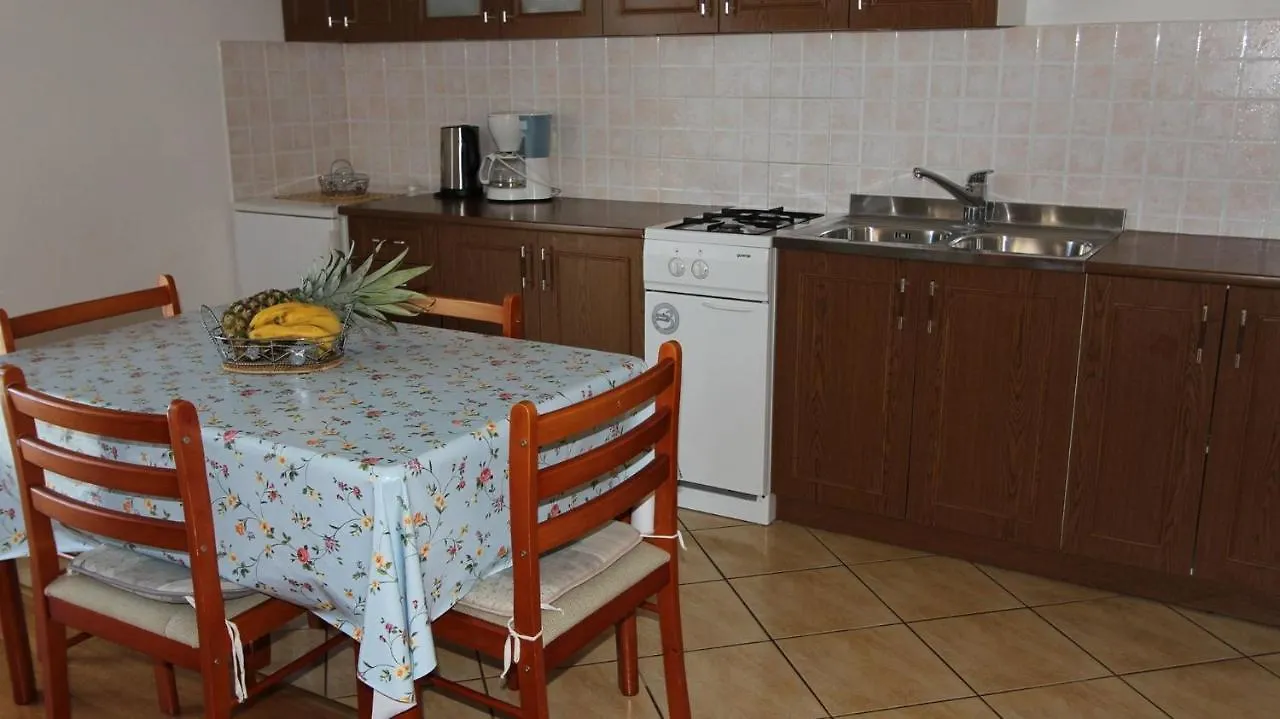Guest house Apartments Ravlic Ana Malinska