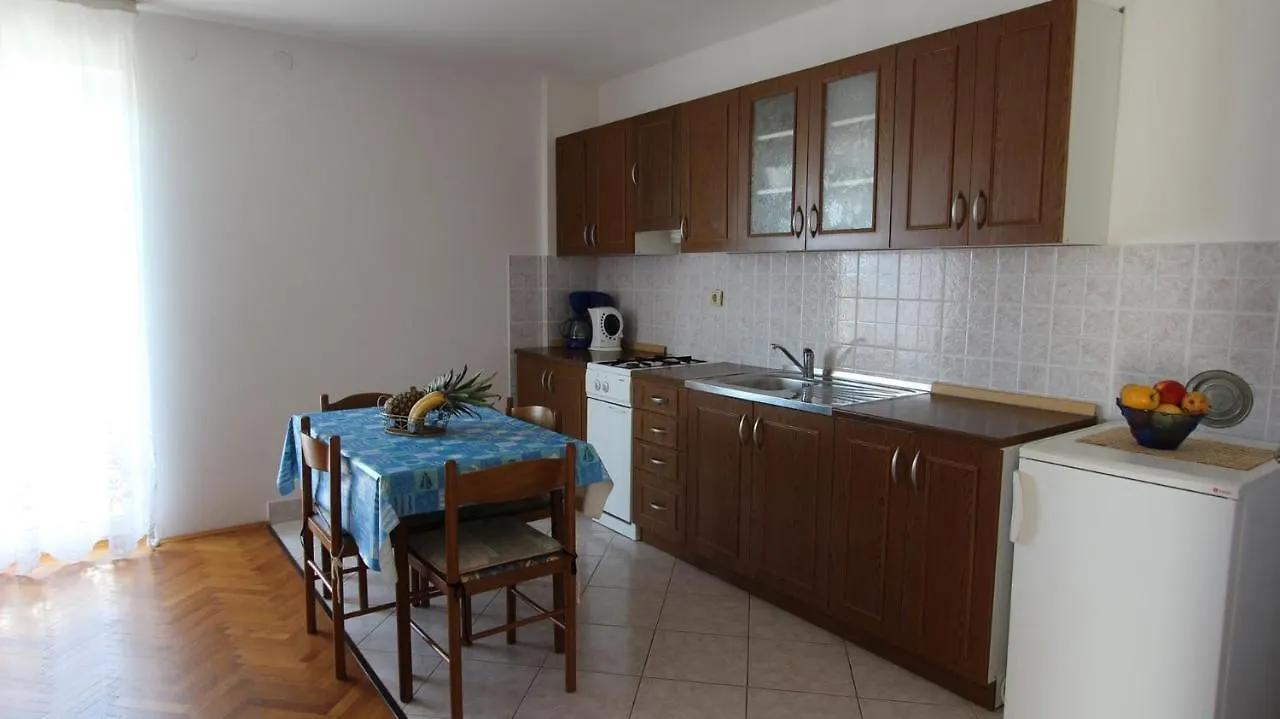 Apartments Ravlic Ana Malinska Guest house