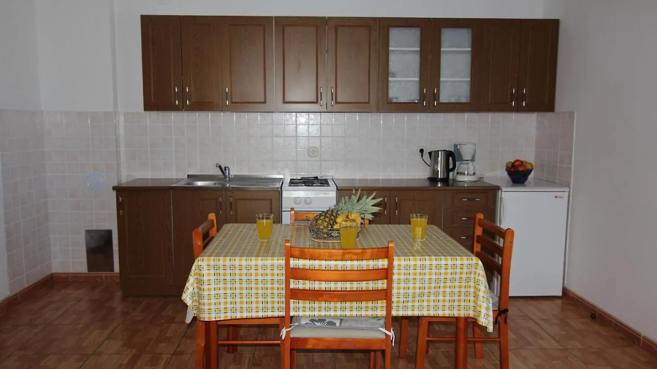 Apartments Ravlic Ana Malinska Guest house