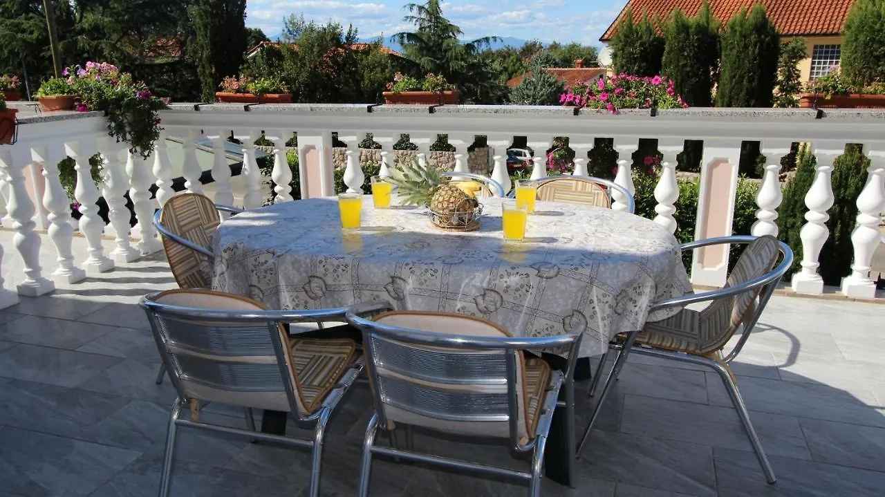 Guest house Apartments Ravlic Ana Malinska Croatia