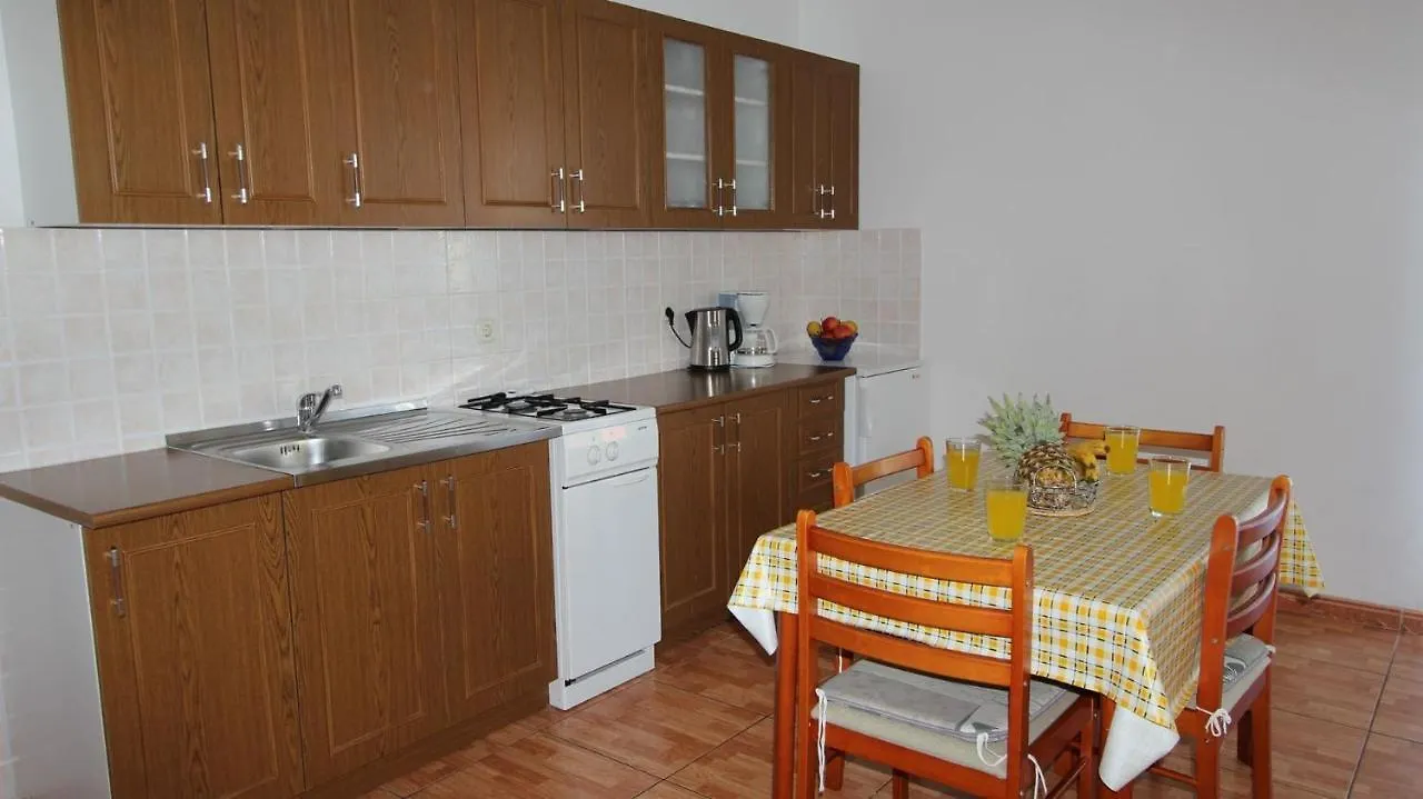 Guest house Apartments Ravlic Ana Malinska Croatia